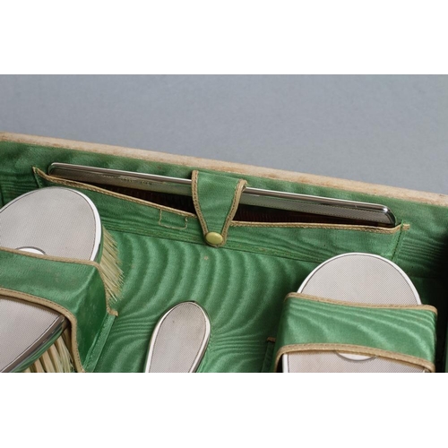 212 - AN ART DECO TRAVELLING CASE, makers G. Carsberg & Son, London 1940, comprising circular bevelled han... 