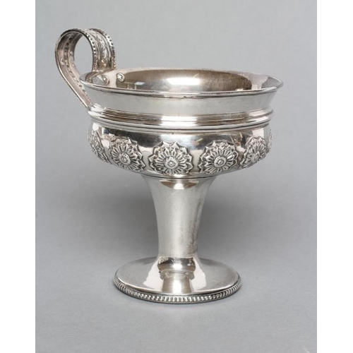 214 - AN EDWARDIAN SILVER ARTS AND CRAFTS PEDESTAL CUP, maker Nathan & Hayes, Chester 1907, the double wal... 