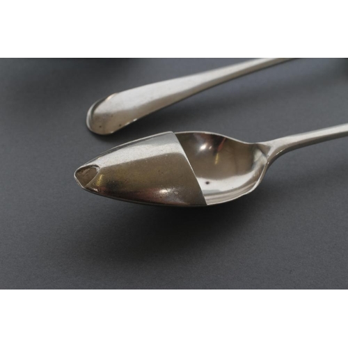 259 - A COMPOSITE PAIR OF SILVER MEDICINE SPOONS, maker Charles James Allen, Sheffield 1932/33, in Old Eng... 