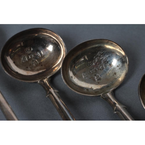 301 - A PAIR OF GEORGE III SILVER SALT SPOONS, maker Joseph Taylor, Birmingham 1816, in Fiddle pattern, to... 