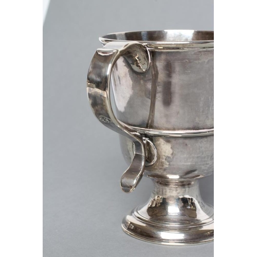 321 - A GEORGE III SILVER LOVING CUP, maker John Langlands, Newcastle 1774, the single girdled plain U sha... 