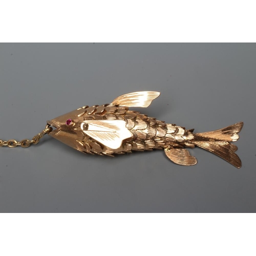 433 - A NOVELTY FISHING BROOCH, the scaley articulated fish with ruby eyes, on a chain 