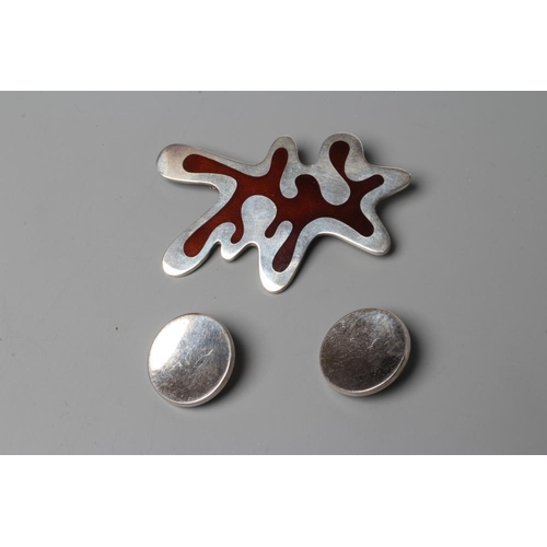 440 - A GEORG JENSEN SILVER AND BROWN ENAMEL AMOEBA BROOCH designed by Henning Kopper and numbered 371, to... 