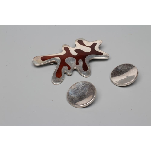 440 - A GEORG JENSEN SILVER AND BROWN ENAMEL AMOEBA BROOCH designed by Henning Kopper and numbered 371, to... 