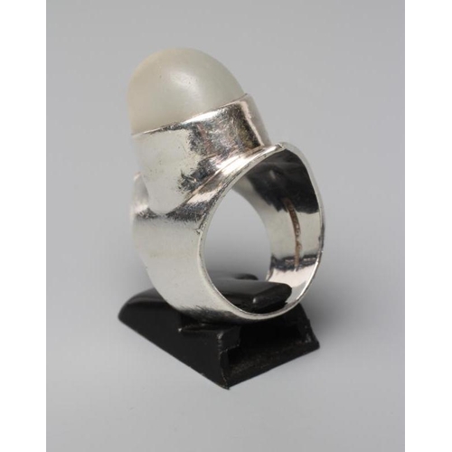 446 - A MODERNIST SILVER RING by Rod Edwards, London 1968, the large eliptical panel with a high set oval ... 