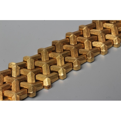 497 - AN 18CT GOLD BRACELET, with matt trefoil links and slide clasp, London import marks 1968, stamped We... 