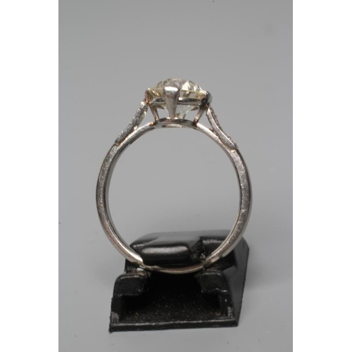 564 - A SOLITAIRE DIAMOND RING, the round brilliant cut stone of approximately 2cts, claw set to shaped sh... 