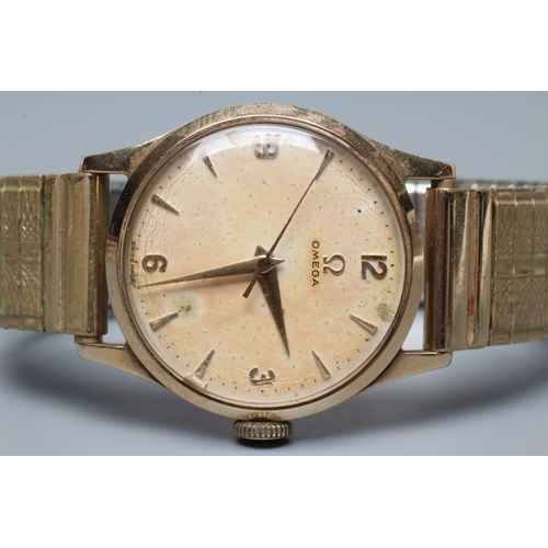 394 - A GENTLEMAN'S 9CT GOLD OMEGA WRISTWATCH, the champagne dial with gilt metal Arabic quarter numerals ... 