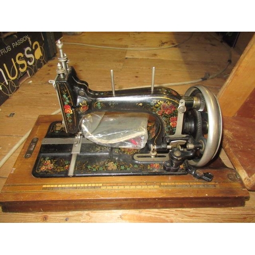 113 - VINTAGE SEWING MACHINE