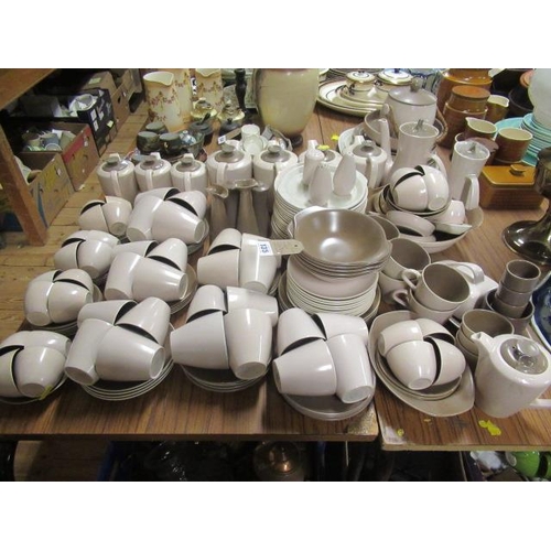 135 - LARGE QUANTITY OF POOLE POTTERY TABLEWARE