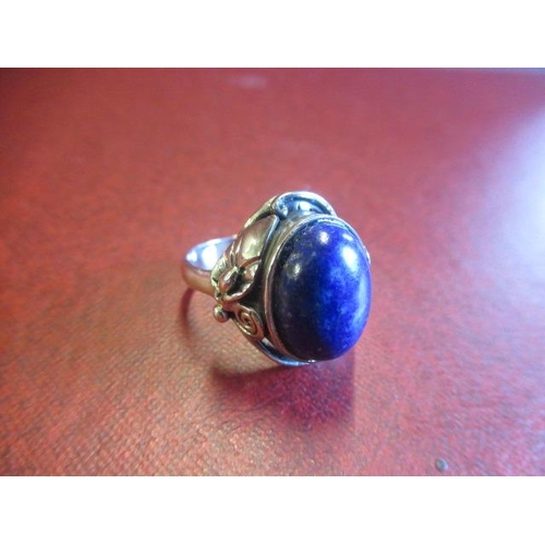 166 - SILVER AND LAPIS LAZULI RING