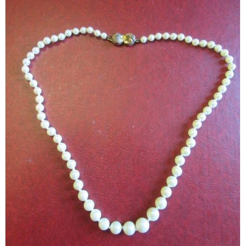 194 - FAUX PEARL NECKLACE