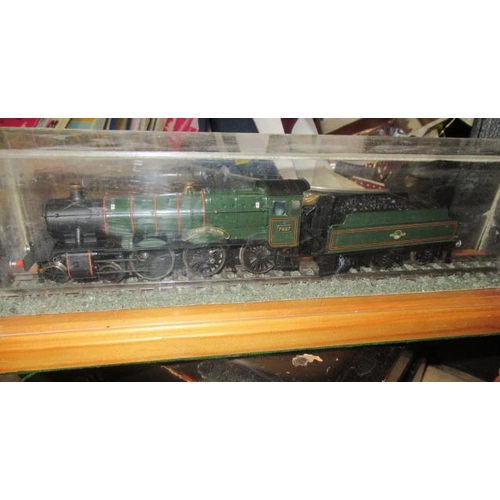 36 - CASED MODEL TRAIN