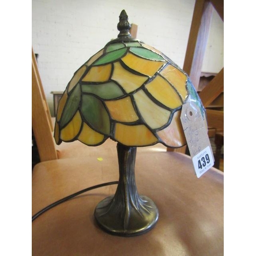 439 - TIFFANY STYLE TABLE LAMP