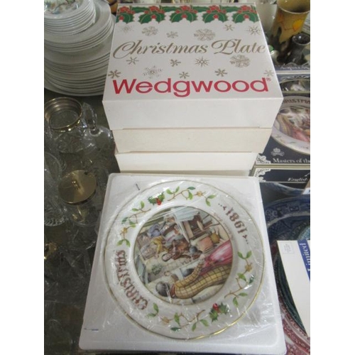 120 - QUANTITY OF AYNSLEY AND WEDGWOOD HOLIDAY PLATES