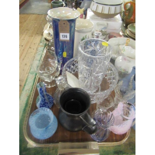 126 - TRAY OF GLASS ETC
