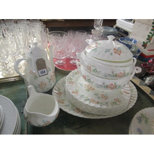 134 - QUANTITY OF WEDGWOOD COTTAGE ROSE PATTERN DINNER SERVICE
