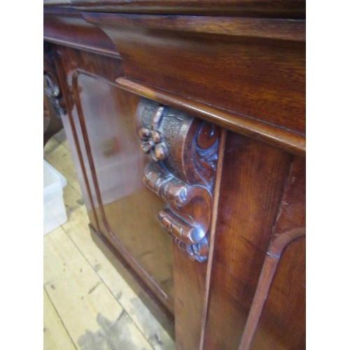 926 - A VICTORIAN MAHOGANY BREAKFRONT LIBRARY BOOKCASE, the moulded cornice over four arched glazed doors,... 