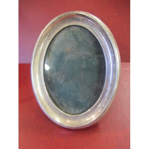262 - OVAL SILVER PHOTO FRAME