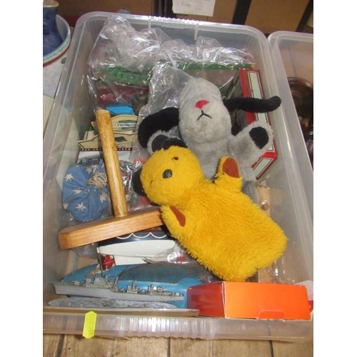 703 - BOX OF VINTAGE TOYS INCLUDING SOOTY AND SWEEP