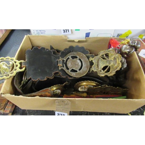 320 - BOX OF HORSE BRASSES AND OTHER COLLECTABLES