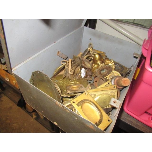 533 - METAL BOX OF BRASS DOOR KNOBS ETC