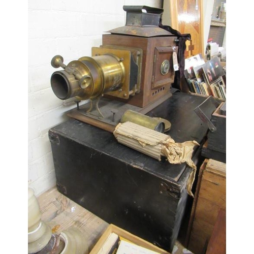 368 - ANTIQUE MAGIC LANTERN