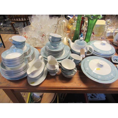 423 - QUANTITY OF ROYAL DOULTON REFLECTION PATTERN DINNER SERVICE