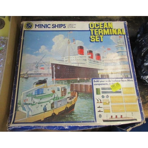 18 - HORNBY MINIC OCEAN TERMINAL SET