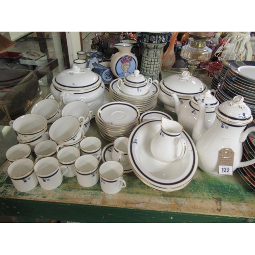 122 - QUANTITY OF ROYAL WORCESTER SIGNATURE PATTERN TABLEWARE