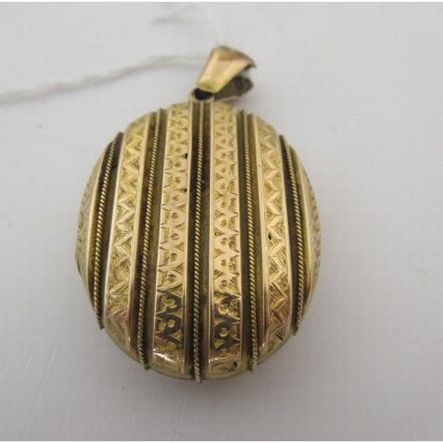 167 - VICTORIAN OVAL LOCKET