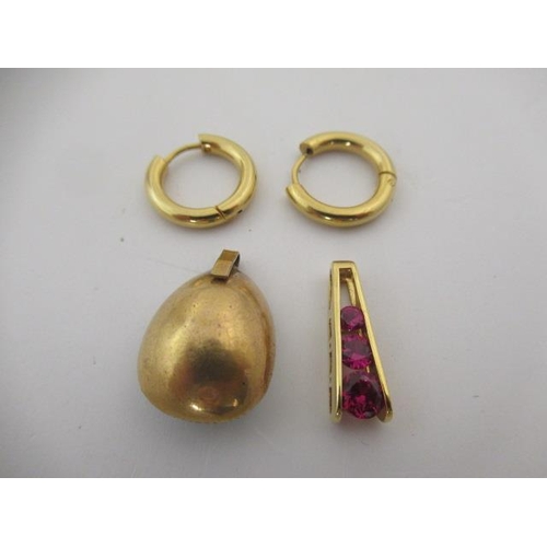 194 - TWO PENDANTS AND A PAIR OF EARRINGS