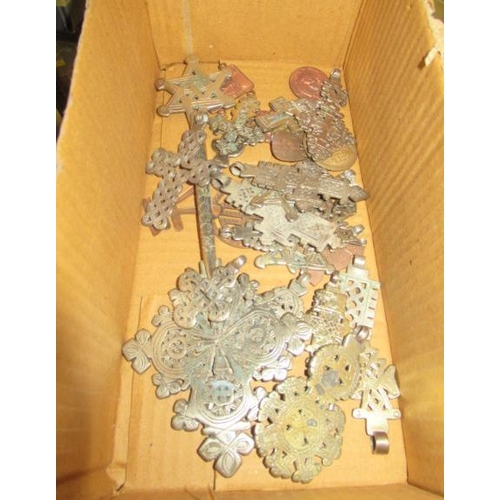 215 - COLLECTION OF ORIENTAL KEYS AND MEDALS