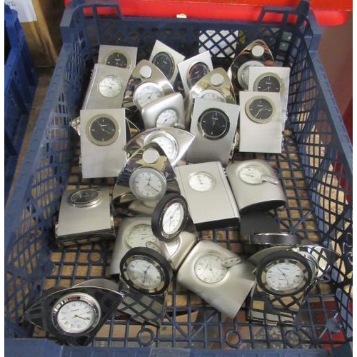 39 - LARGE QUANTITY OF SMALL CLOCKS