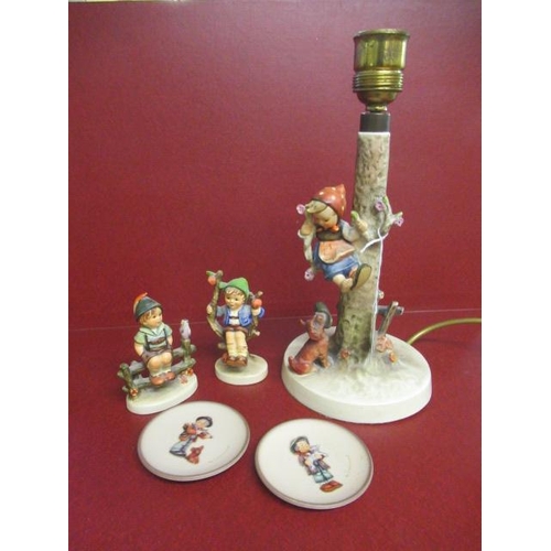 398 - HUMMEL/GOEBEL LAMP WITH TWO FIGURES AND TWO PIN TRAYS