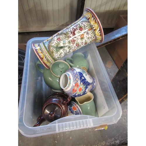 451 - BOX OF MISCELLANEOUS CERAMICS