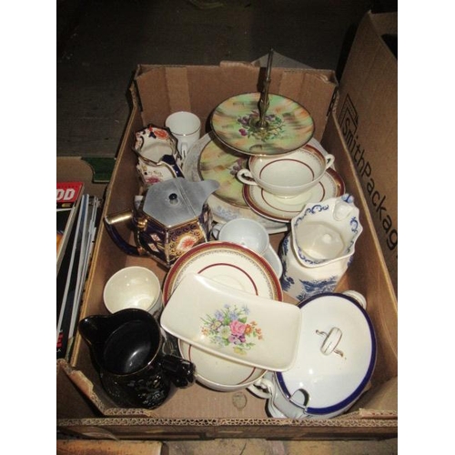 537 - BOX OF CERAMICS