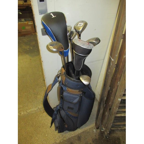 562 - BAG OF GOLF CLUBS