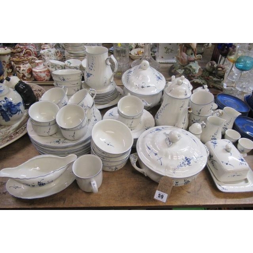 59 - LARGE QUANTITY OF VILLEROY AND BOCH DINNER SERVICE