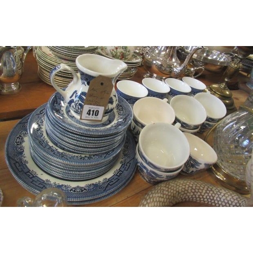 410 - QUANTITY OF WILLOW PATTERN CERAMICS