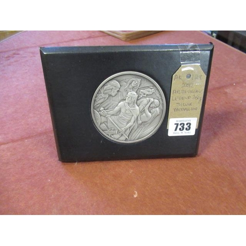 733 - 2012 ARTHURIAN LEGEND 248g SILVER MEDALLION