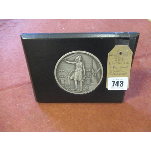 743 - 2011 BRITIANNIA 250g SILVER MEDALLION