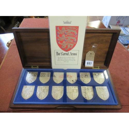 807 - 1977 THE ROYAL ARMS HALLMARKED TWELVE SILVER INGOTS CASED SET WITH BROCHURES