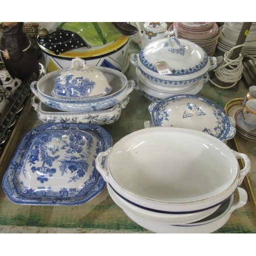 132 - QUANTITY OF TUREENS