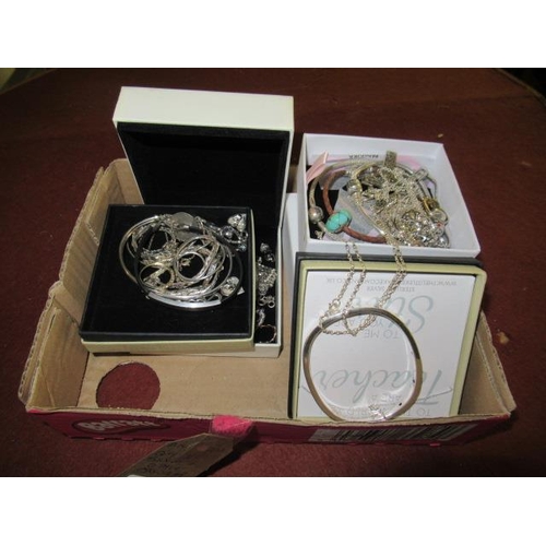 229 - QUANTITY OF SILVER AND OTHER JEWELLERY