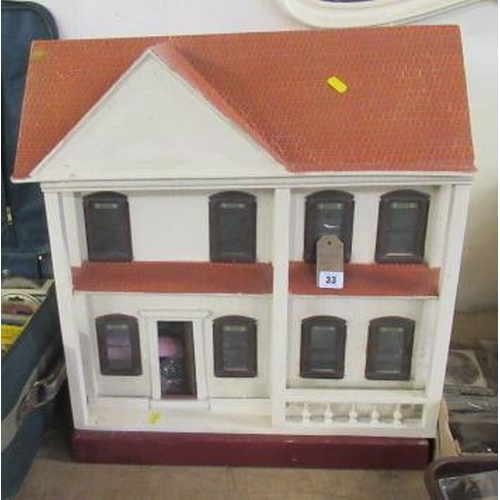 33 - DOLLS HOUSE