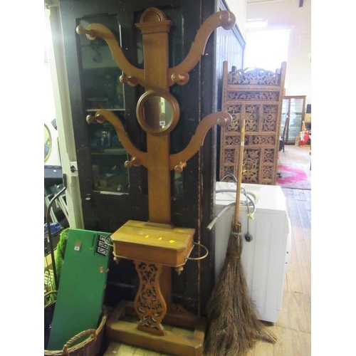 981 - LARGE OAK HAT AND COAT STAND