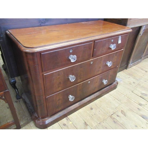 983 - SMALL MAHOGANY CHEST OF DRAWERS