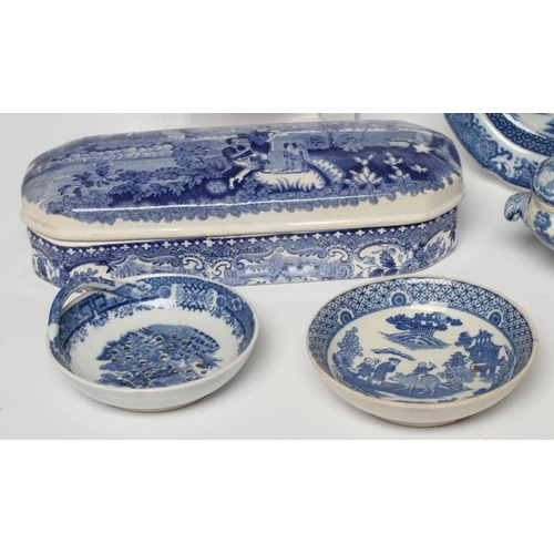 31 - THREE BRAMELD EARTHENWARE MINIATURE DISHES, early 19th century, printed in underglaze blue with chil... 