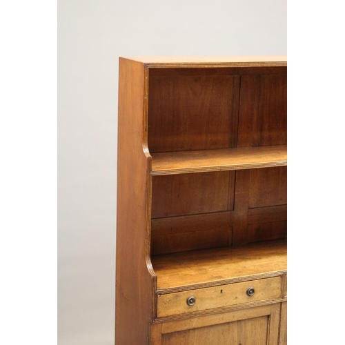 829 - A REGENCY MAHOGANY BOOKCASE, early 19th century, the reeded edged back with single fixed shelf, two ... 